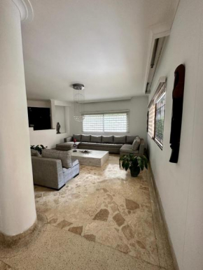 Espaciosa casa en Envigado con excelente ubicación